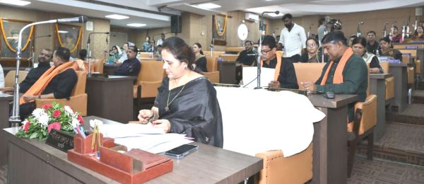 महिला सशक्तिकरण प्रस्ताव पर हंगामा नारेबाजी के बीच सर्वसम्मति से पारित