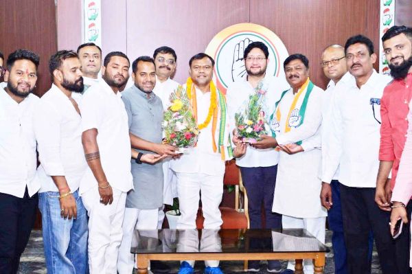 नवनियुक्त पदाधिकारियों ने की कांग्रेस नेताओं से मुलाकात