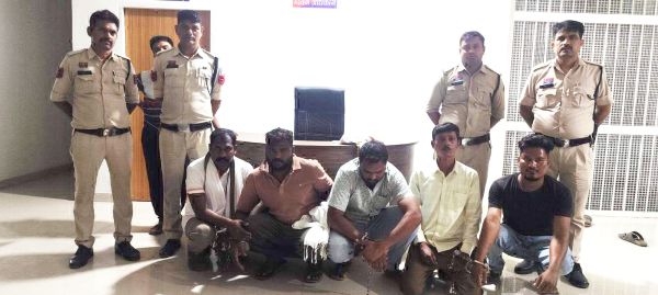 ट्रांसपोर्ट ऑफिस में लूटपाट और तोडफ़ोड़, पांच आरोपी गिरफ्तार