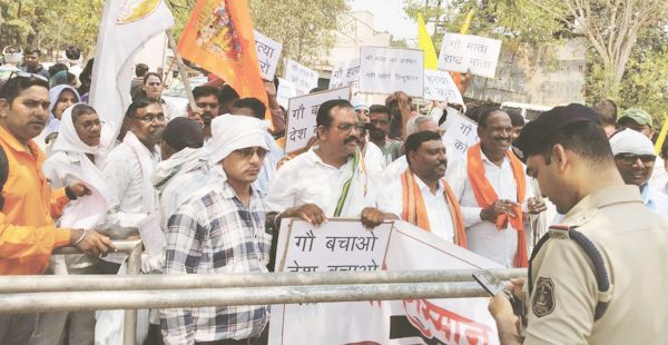 गौ माता को राष्ट्र माता घोषित करने की मांग