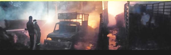 गत्ते की फैक्ट्री समेत चार जगहों पर लगी आग