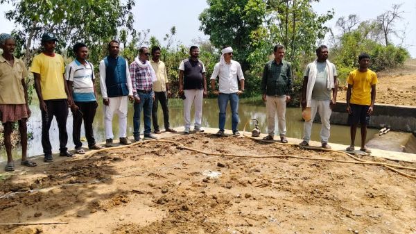 मनरेगा से बदौली में बन रहा चेक डेम, 50-60 किसानों को मिलेगा सिंचाई का लाभ