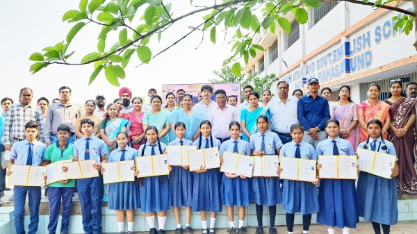 आत्मानंद स्कूल में 11वीं गणित-विज्ञान का रिजल्ट शत प्रतिशत, टॉपर्स लिस्ट में बेटियों का दबदबा