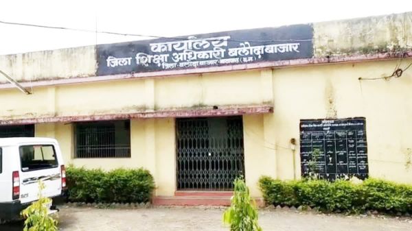 निजी स्कूलों में यूनिफॉर्म और किताबों की खरीद को लेकर अभिभावकों की शिकायतें, जांच के निर्देश