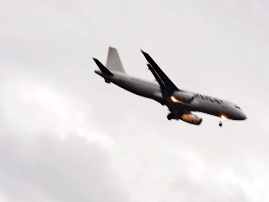 प्रतापपुर में कम ऊंचाई पर उड़ता दिखा विमान, सर्वे फ्लाइट की आशंका से दहशत कम