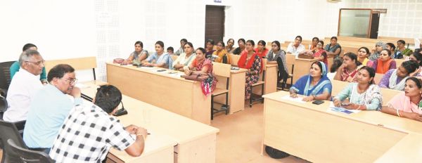 12 हजार पौधों के संरक्षण का जिम्मा संभाल रहीं हैं महिला समूह