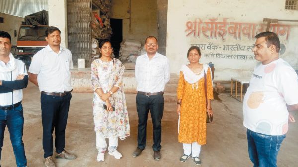 पोहा व दाल मिल क़ी जांच, साफ- सफाई में कमी पर नोटिस