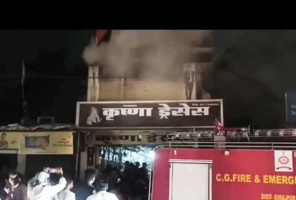  कपड़ा दुकान में लगी आग  घंटों की मशक्कत के बाद काबू