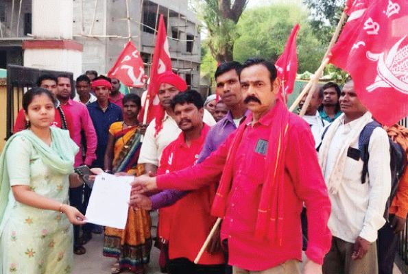 12 मांगों को लेकर सीपीआई ने सौंपा ज्ञापन