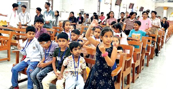 सेंट पॉल्स कैथेड्रल में वैकेशन बाइबल स्कूल शुरू