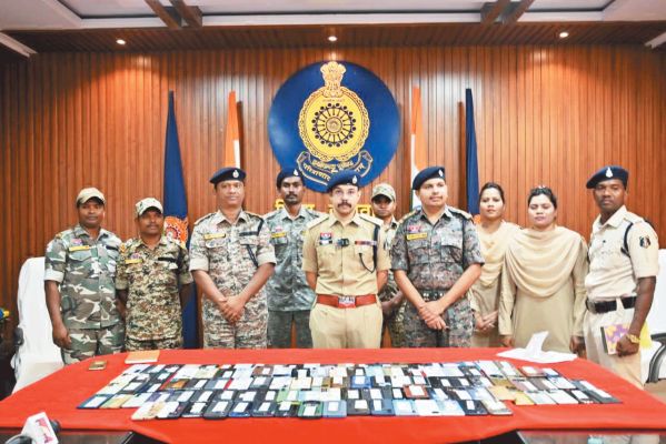 31 लाख के 141 मोबाइल मालिकों को सौंपे