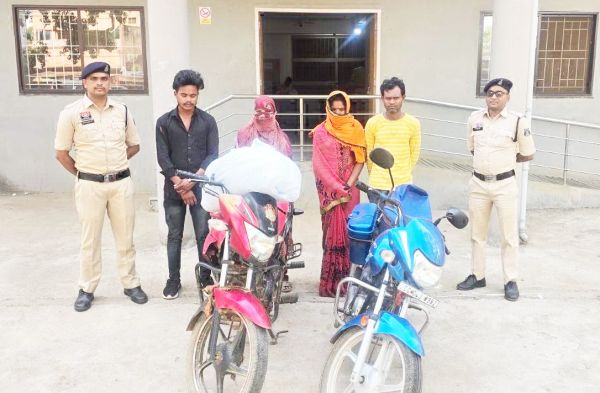 रायपुर पासिंग की 2 बाइक में मिला गांजा, 4 तस्कर बंदी