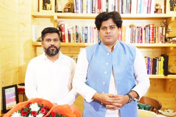  हाजियों पर महंगाई की मार, एयरफेयर डिफरेंस के नाम पर 10 हजार की अतिरिक्त मांग
