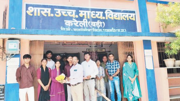 नवापारा स्कूल में 10वीं में कुमकुम, 12वीं में निशा पाल अव्वल