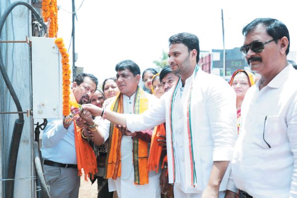 दूधिया रोशनी से जगमगाया महासमुंद