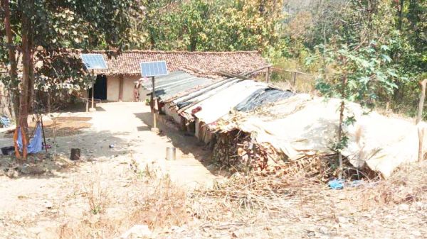 पहाड़ी कोरवा आदिवासियों से पीएम आवास योजना में ठगी का आरोप
