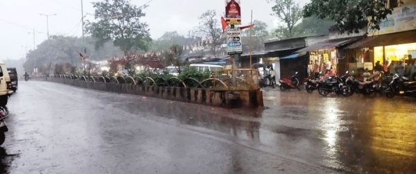 मौसम का बदला मिजाज, बारिश से मिली राहत