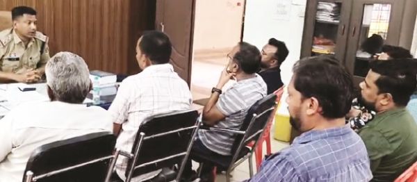 प्रतापपुर में यातायात सुधार को लेकर पुलिस की पहल, हेलमेट और नियम पालन पर जोर