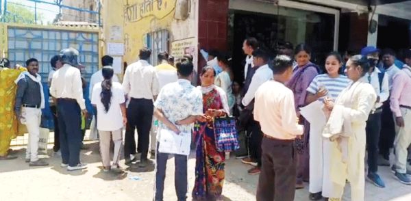 अंबिकापुर में 12 केंद्रों में हुई नीट परीक्षा, 4763 परीक्षार्थी शामिल