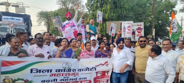 घरेलू-कमर्शियल गैस सिलेंडर के दामों में वृद्धि, कांग्रेस का विरोध-प्रदर्शन