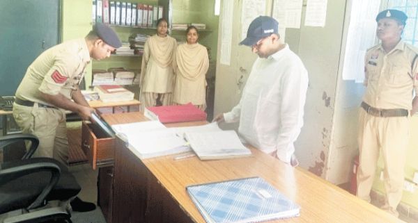 नक्सल मुक्त गरियाबंद में डीजीपी का औचक दौरा