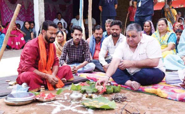 अंधला में शिव मंदिर जीर्णोद्धार व संत कबीर मंदिर निर्माण का भूमिपूजन, मंत्री हुए शामिल