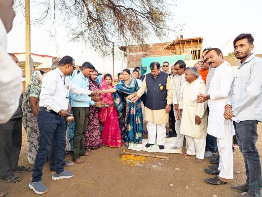 अरसनारा में सीसी रोड, नाली निर्माण व सामुदायिक भवन का भूमिपूजन