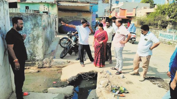 मेयर ने सफाई व्यवस्था का किया निरीक्षण, नाली निकासी सुधार के दिए निर्देश