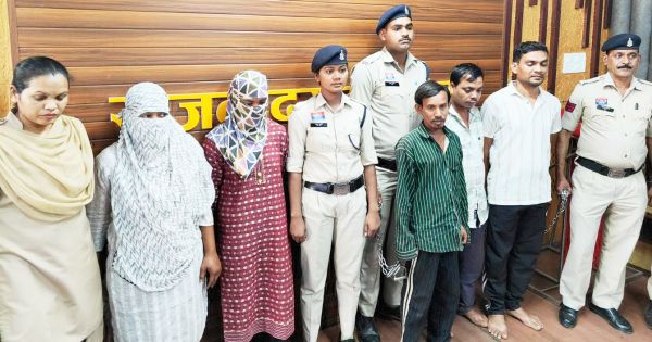 फुलबासन का अपहरण महिला समूह का काम हासिल करने किया था