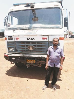 खनिजों का अवैध परिवहन, 2 हाईवा जब्त