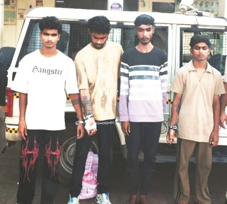 चाय का पैसा मांगने पर किराना दुकानदार से लूट, 4 गिरफ्तार
