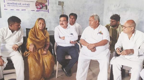जिला सर्व यादव समाज  ने पद्मश्री फुलबासन  से की मुलाकात