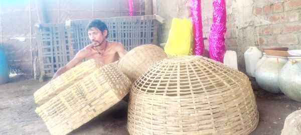 खरीदारों के अभाव में मजदूरी को मजबूर हुए भोपालपटनम के शिल्पकार