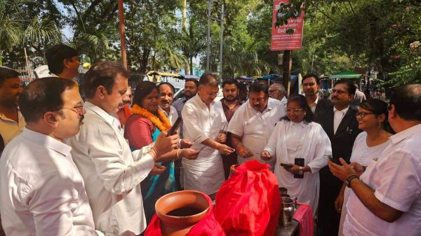 भाजपा विधि प्रकोष्ठ सरगुजा ने किया सार्वजनिक प्याऊ का शुभारंभ