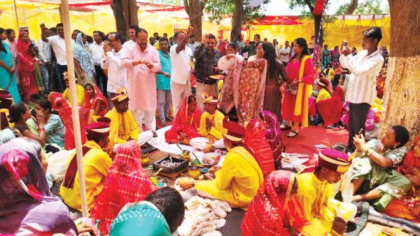 45 जोड़ों की शादी,  विधायक सहित जनप्रतिनिधियों ने दिया आशीर्वाद