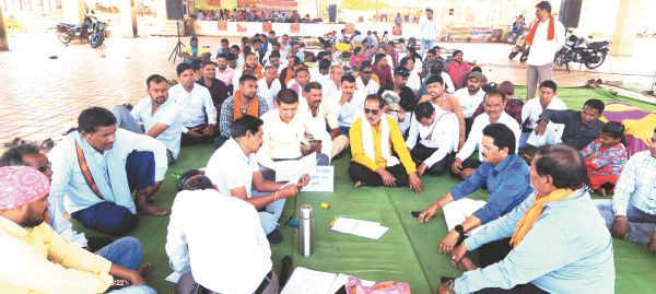 बीज निगम का काम ठप, एमडी की कार्यप्रणाली से खफा कर्मचारी हड़ताल पर