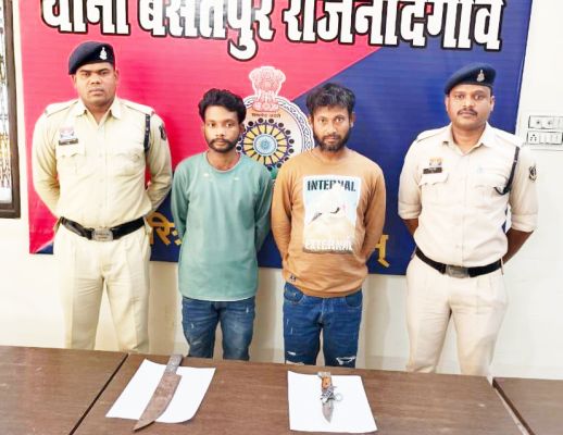 चाकू लेकर लोगों को भयभीत करने वाले 2 आरोपी गिरफ्तार