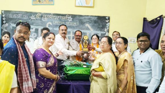 सेवानिवृत्ति पर मुरलीधर वर्मा को दी विदाई