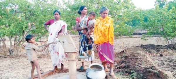 4 माह से बोरिंग खराब,पेयजल संकट से जूझ रहे ग्रामीण