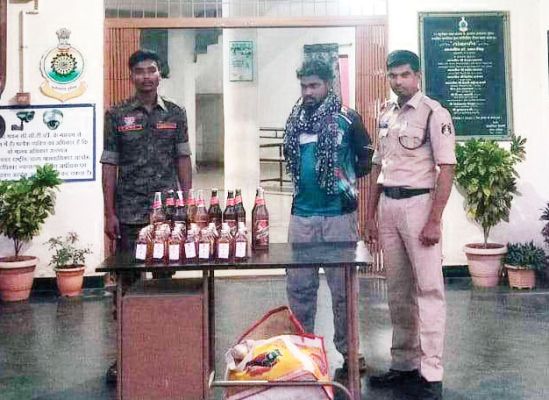 शराब संग आरोपी गिरफ्तार