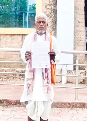 धान बिक्री की राशि अटकी, बीमार किसान ने कलेक्टर से लगाई न्याय की गुहार