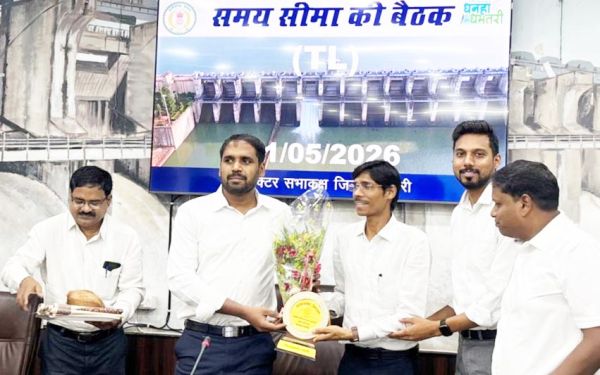 सरकारी भूमि संरक्षण में उत्कृष्ट कार्य  पर भखारा तहसीलदार सम्मानित