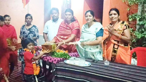 दुर्गा शक्ति समिति ने मेधावी विद्यार्थियों का किया सम्मान