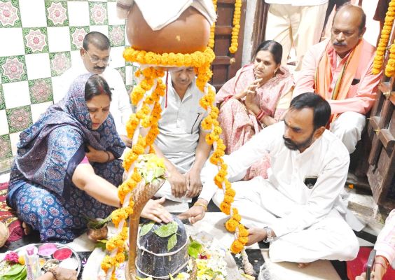  सिरपुर में सोमनाथ स्वाभिमान पर्व पर गंधेश्वर महादेव की पूजा-अर्चना