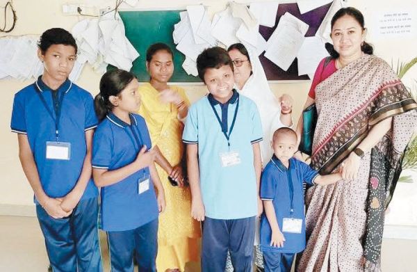 कलेक्टर से प्रांजल स्कूल के दिव्यांग बच्चों ने की मुलाकात