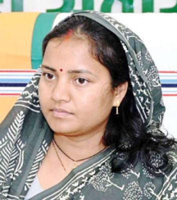 हाथी हमले में मृत ग्रामीणों के परिजनों को मिली मुआवजा राशि