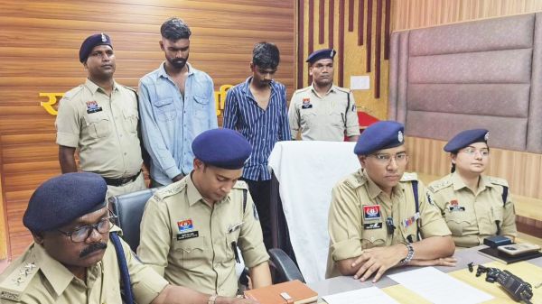 शराब तस्करों की गाड़ी दुर्घटनाग्रस्त