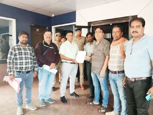 पत्रकारों की सुरक्षा व निष्पक्ष पुलिस कार्रवाई की मांग, सौंपा ज्ञापन