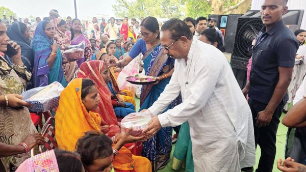 हर द्वार तक पहुंच रहा प्रशासन-प्रबोध मिंज