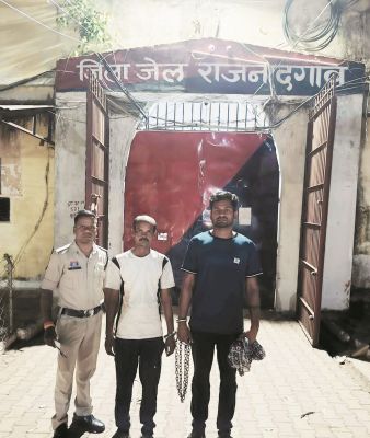 वाद-विवाद : 2 के विरूद्ध कार्रवाई